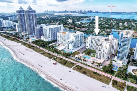 Condominio en venta en Miami Beach, Florida, 2 dormitorios, 125.42 m2 № 2185944 - foto 2