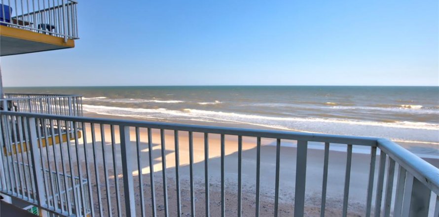 Condominio en New Smyrna Beach, Florida, 2 dormitorios № 1634170