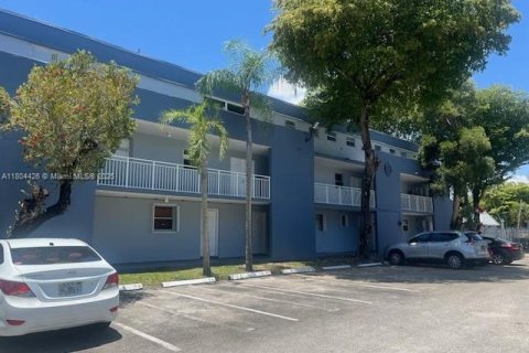Copropriété à vendre à Miami, Floride: 1 chambre, 106.74 m2 № 1746276 - photo 1