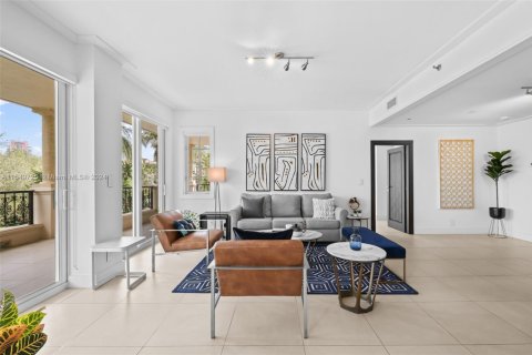 Condo in Miami Beach, Florida, 2 bedrooms  № 2016611 - photo 2