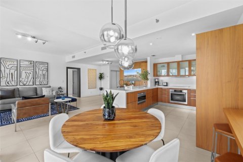 Condo in Miami Beach, Florida, 2 bedrooms  № 2016611 - photo 20