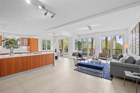 Condo in Miami Beach, Florida, 2 bedrooms  № 2016611 - photo 5