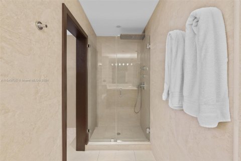 Condo in Miami Beach, Florida, 2 bedrooms  № 2016611 - photo 28