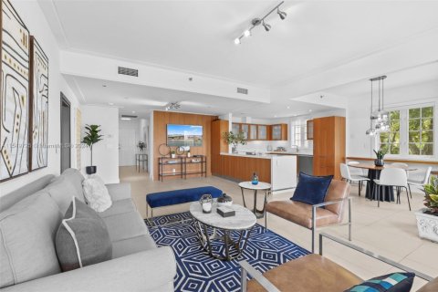 Condo in Miami Beach, Florida, 2 bedrooms  № 2016611 - photo 4
