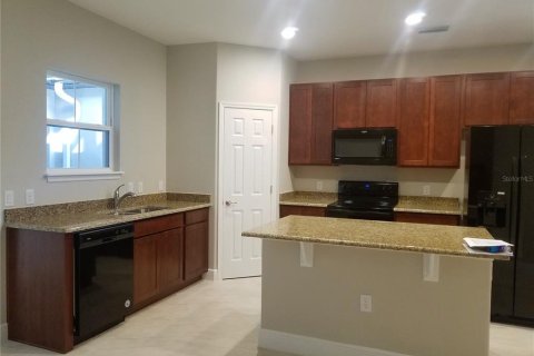 Townhouse in Groveland, Florida 3 bedrooms, 161.65 sq.m. № 2110254 - photo 4