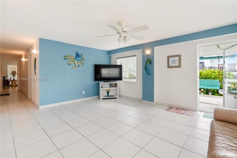 House in Key Largo, Florida 4 bedrooms, 289.86 sq.m. № 1890114 - photo 27