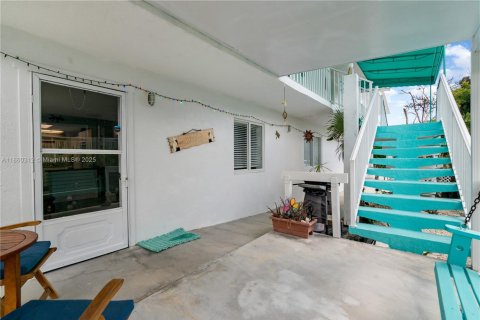 House in Key Largo, Florida 4 bedrooms, 289.86 sq.m. № 1890114 - photo 25