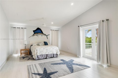 House in Key Largo, Florida 4 bedrooms, 289.86 sq.m. № 1890114 - photo 18