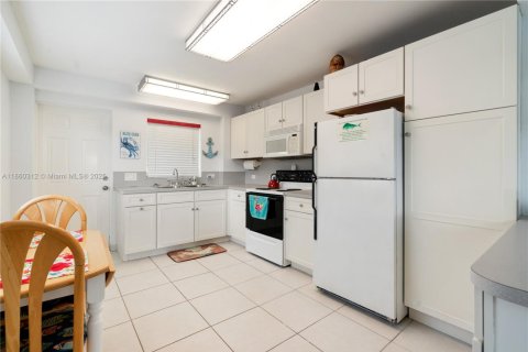 House in Key Largo, Florida 4 bedrooms, 289.86 sq.m. № 1890114 - photo 28