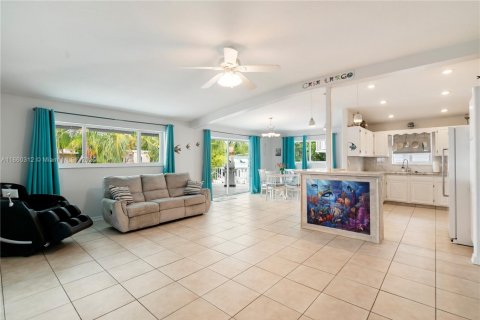 House in Key Largo, Florida 4 bedrooms, 289.86 sq.m. № 1890114 - photo 10