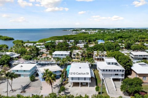 House in Key Largo, Florida 4 bedrooms, 289.86 sq.m. № 1890114 - photo 2