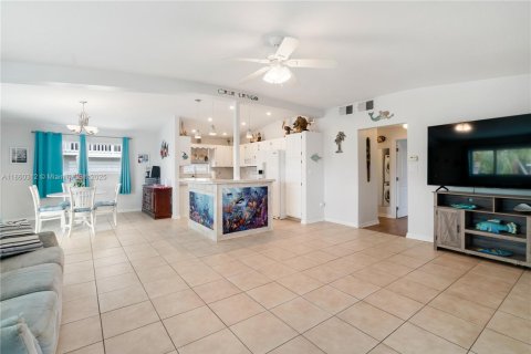 House in Key Largo, Florida 4 bedrooms, 289.86 sq.m. № 1890114 - photo 8