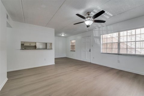 Copropriété à vendre à Tampa, Floride: 2 chambres, 88.26 m2 № 1901392 - photo 4