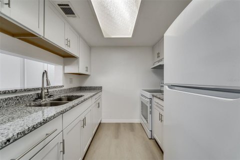 Copropriété à vendre à Tampa, Floride: 2 chambres, 88.26 m2 № 1901392 - photo 9