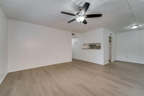 Copropriété à vendre à Tampa, Floride: 2 chambres, 88.26 m2 № 1901392 - photo 5