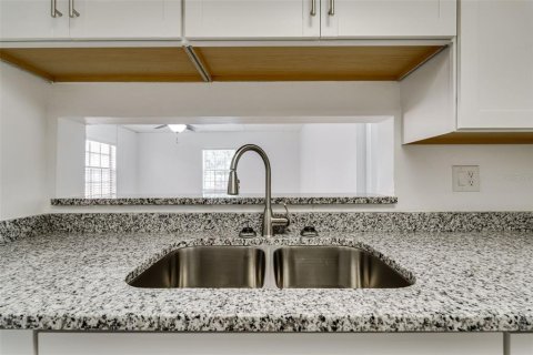 Copropriété à vendre à Tampa, Floride: 2 chambres, 88.26 m2 № 1901392 - photo 11