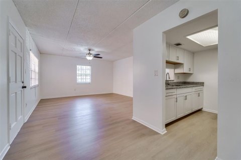 Copropriété à vendre à Tampa, Floride: 2 chambres, 88.26 m2 № 1901392 - photo 8