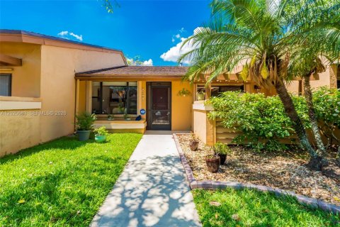 Casa en venta en Plantation, Florida, 2 dormitorios, 118.17 m2 № 2077902 - foto 2