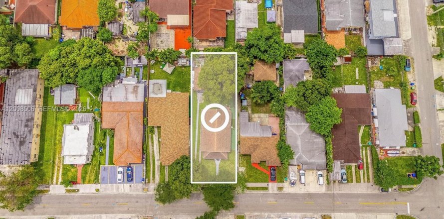 Propiedad comercial en Miami, Florida 142.6 m2 № 2072055