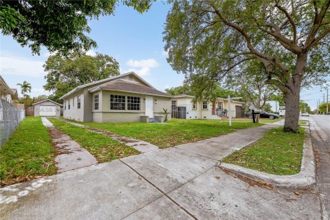 Propiedad comercial en venta en Miami, Florida, 142.6 m2 № 2072055 - foto 2