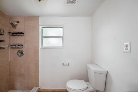 Propiedad comercial en venta en Miami, Florida, 142.6 m2 № 2072055 - foto 17