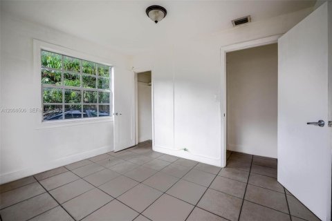 Propiedad comercial en venta en Miami, Florida, 142.6 m2 № 2072055 - foto 12