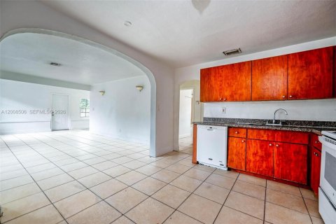 Propiedad comercial en venta en Miami, Florida, 142.6 m2 № 2072055 - foto 4