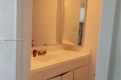 Copropriété à louer à North Bay Village, Floride: 53.6 m2 № 1967422 - photo 18