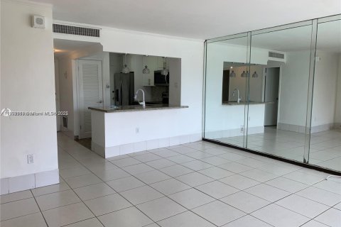 Copropriété à louer à North Bay Village, Floride: 53.6 m2 № 1967422 - photo 13