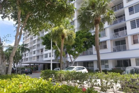 Copropriété à louer à North Bay Village, Floride: 53.6 m2 № 1967422 - photo 8