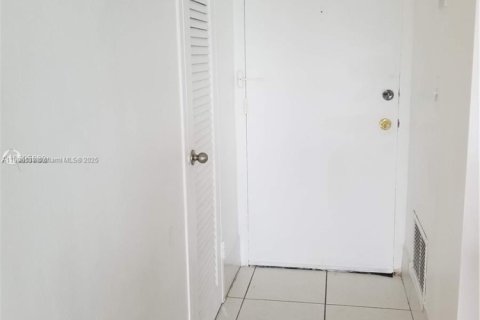 Copropriété à louer à North Bay Village, Floride: 53.6 m2 № 1967422 - photo 17