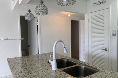 Copropriété à louer à North Bay Village, Floride: 53.6 m2 № 1967422 - photo 15