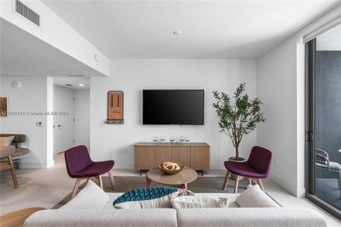 Condo in Miami, Florida, 2 bedrooms  № 1937548 - photo 1