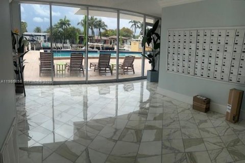 Copropriété à vendre à North Miami, Floride: 1 chambre, 74.88 m2 № 2047887 - photo 4