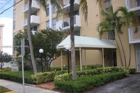 Condo à North Miami, Floride, 1 chambre  № 2047887