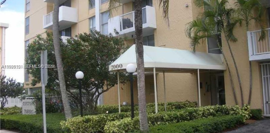 Condo à North Miami, Floride, 1 chambre  № 2047887