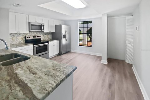 House in Land O' Lakes, Florida 4 bedrooms, 136.75 sq.m. № 1637573 - photo 17
