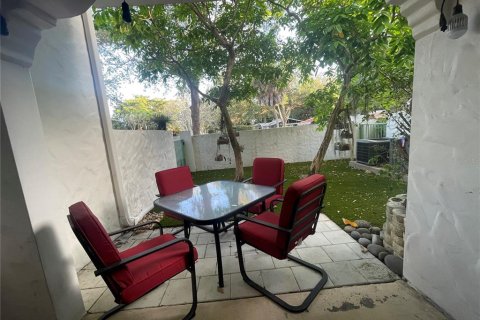 Touwnhouse à vendre à Fort Lauderdale, Floride: 3 chambres, 215.9 m2 № 1831362 - photo 14