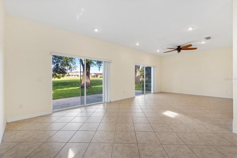 Villa ou maison à vendre à Oxford, Floride: 3 chambres, 168.62 m2 № 2430711 - photo 11