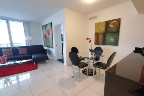Condominio en venta en Miami, Florida, 2 dormitorios, 97.36 m2 № 1985532 - foto 1