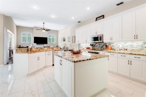 House in Palm Harbor, Florida 4 bedrooms, 305.93 sq.m. № 1846325 - photo 18