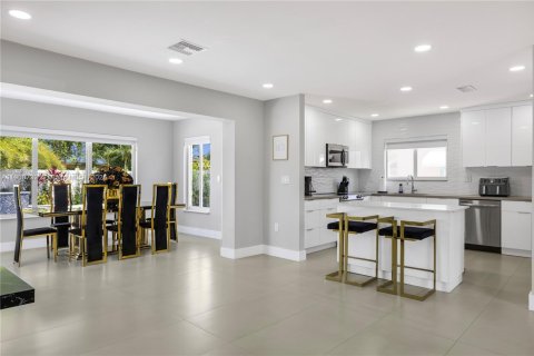 Casa en alquiler en Hollywood, Florida, 3 dormitorios № 1952074 - foto 23