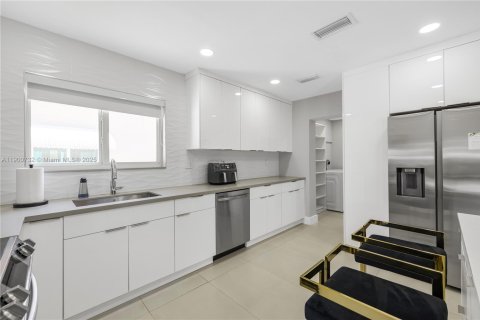 Casa en alquiler en Hollywood, Florida, 3 dormitorios № 1952074 - foto 10