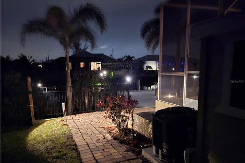 House in Port Charlotte, Florida 3 bedrooms, 236.71 sq.m. № 1568450 - photo 11