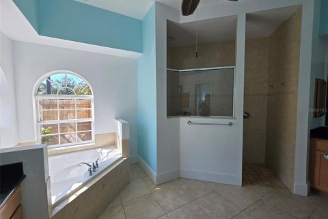 House in Port Charlotte, Florida 3 bedrooms, 236.71 sq.m. № 1568450 - photo 22