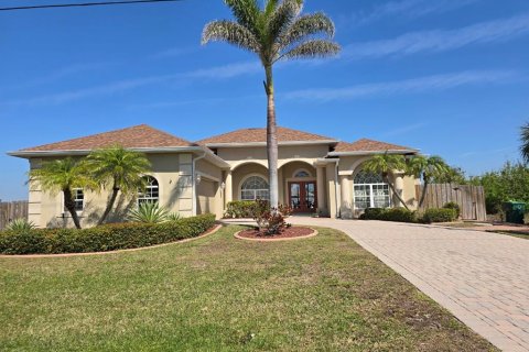 House in Port Charlotte, Florida 3 bedrooms, 236.71 sq.m. № 1568450 - photo 3
