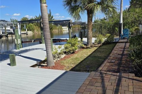 House in Port Charlotte, Florida 3 bedrooms, 236.71 sq.m. № 1568450 - photo 4
