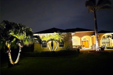 House in Port Charlotte, Florida 3 bedrooms, 236.71 sq.m. № 1568450 - photo 8