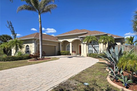 House in Port Charlotte, Florida 3 bedrooms, 236.71 sq.m. № 1568450 - photo 2