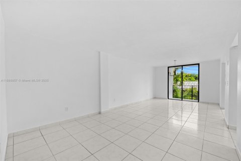 Condominio en venta en Miami Beach, Florida, 2 dormitorios, 105.72 m2 № 1938745 - foto 3